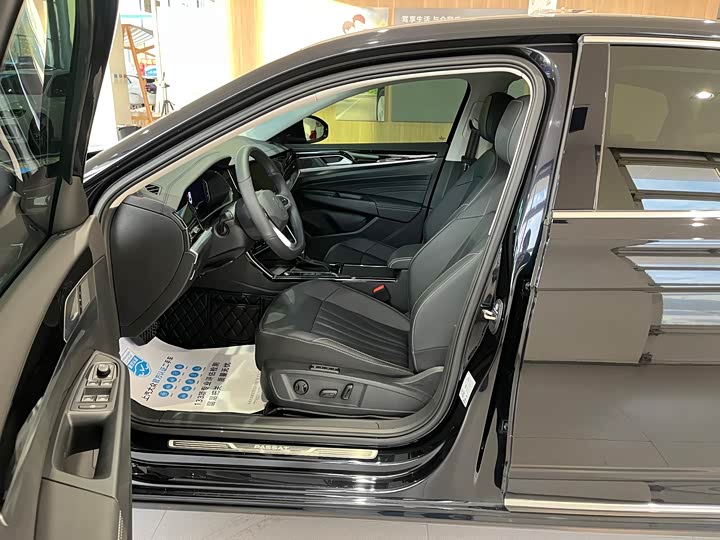 Фото 12 - Volkswagen Passat