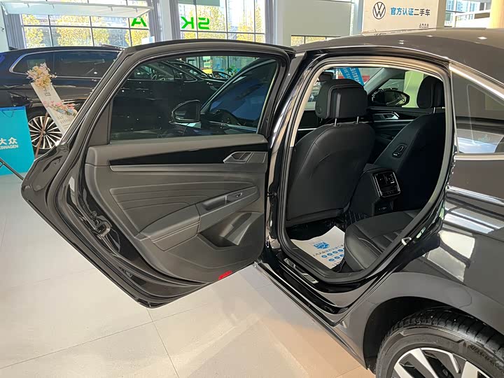 Фото 13 - Volkswagen Passat