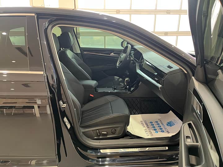 Фото 16 - Volkswagen Passat