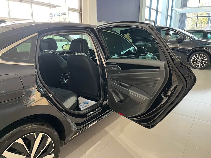 Фото 17 - Volkswagen Passat