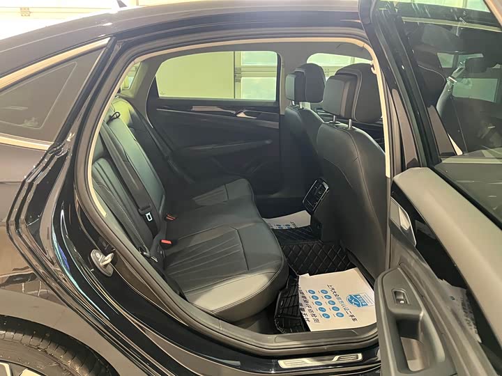 Фото 18 - Volkswagen Passat