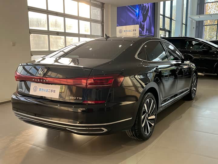 Фото 7 - Volkswagen Passat