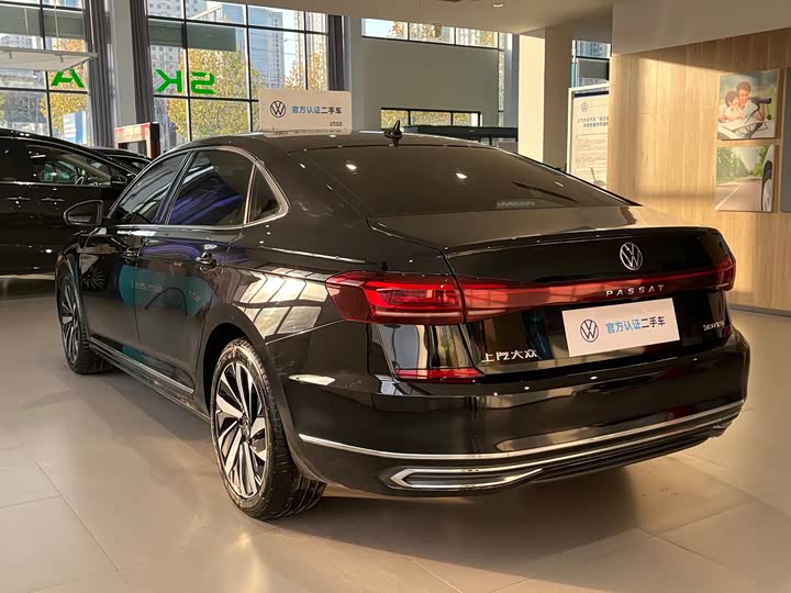 Фото 9 - Volkswagen Passat