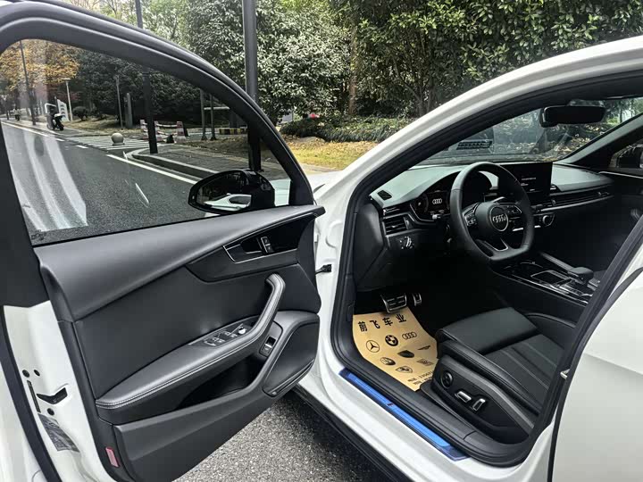 Фото 11 - Audi A4L