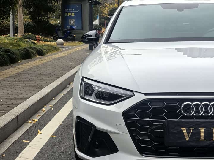 Фото 15 - Audi A4L