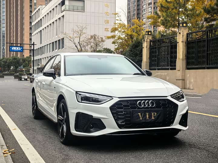 Фото 2 - Audi A4L