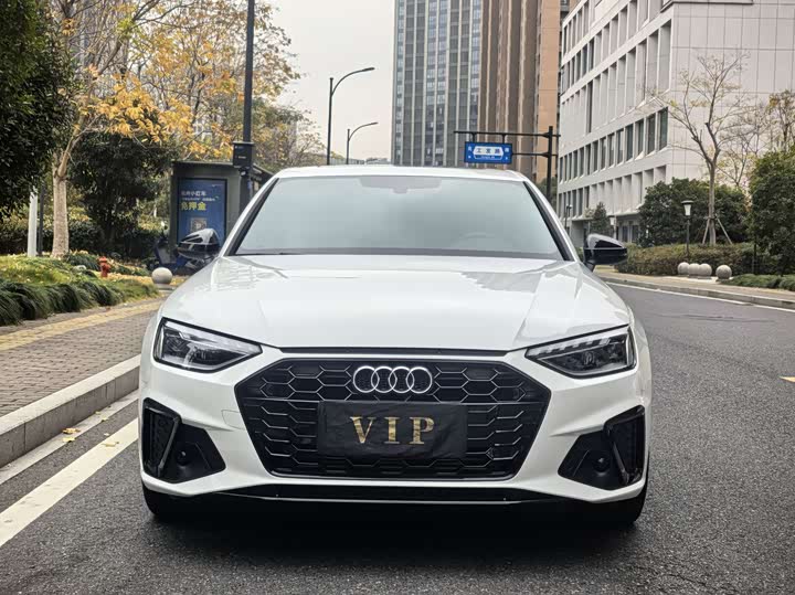 Фото 3 - Audi A4L