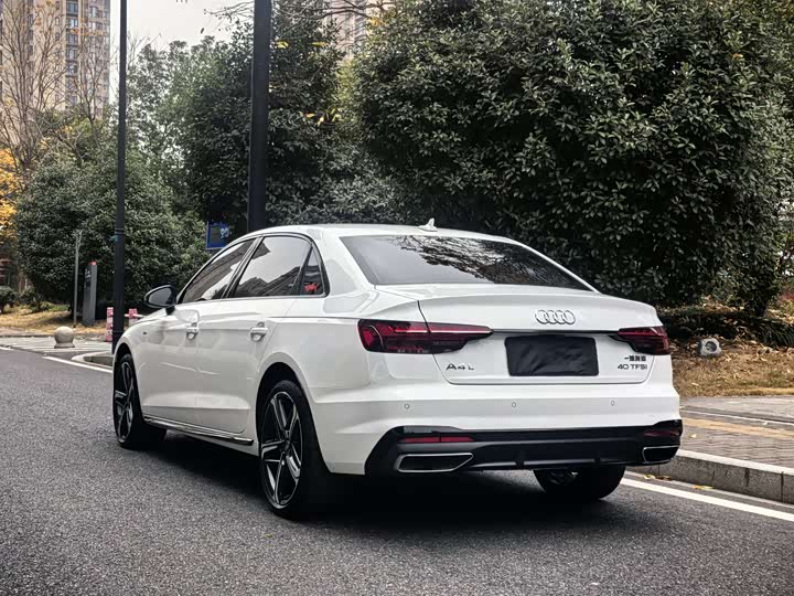 Фото 4 - Audi A4L