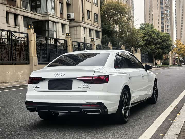 Фото 6 - Audi A4L