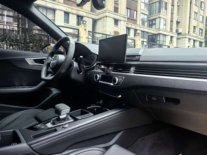 Фото 9 - Audi A4L