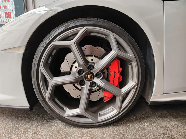 Фото 7 - Lamborghini Huracán