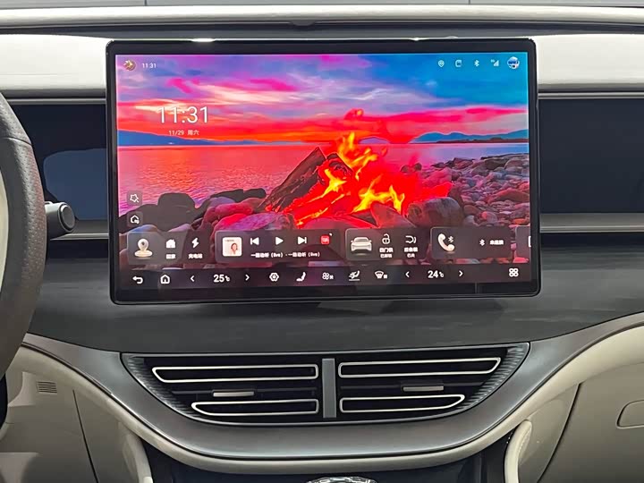 Фото 18 - Denza D9