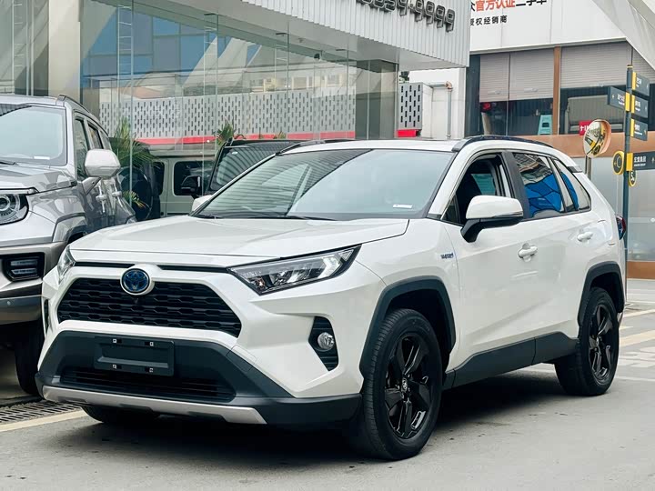 Фото 1 - Toyota RAV4