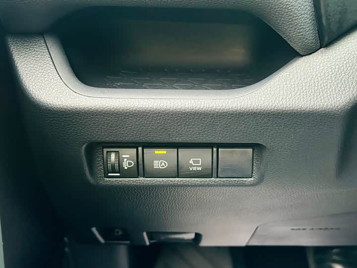 Фото 13 - Toyota RAV4