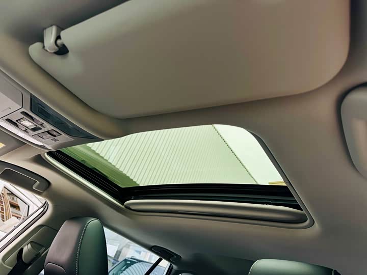 Фото 15 - Toyota RAV4