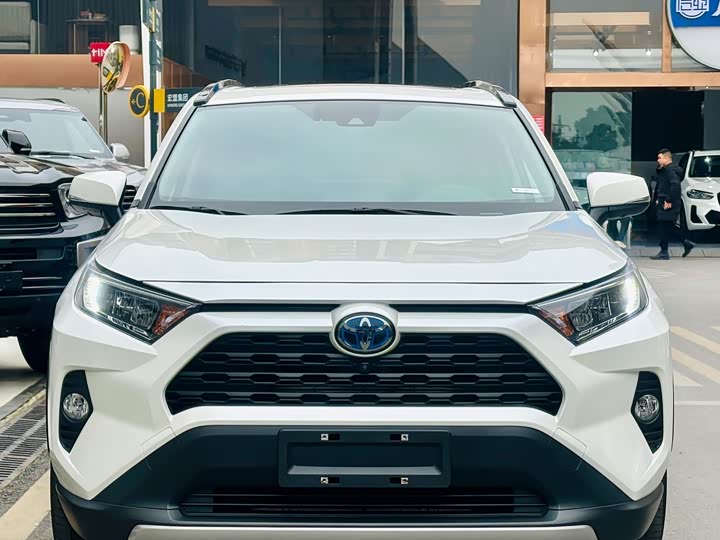 Фото 2 - Toyota RAV4