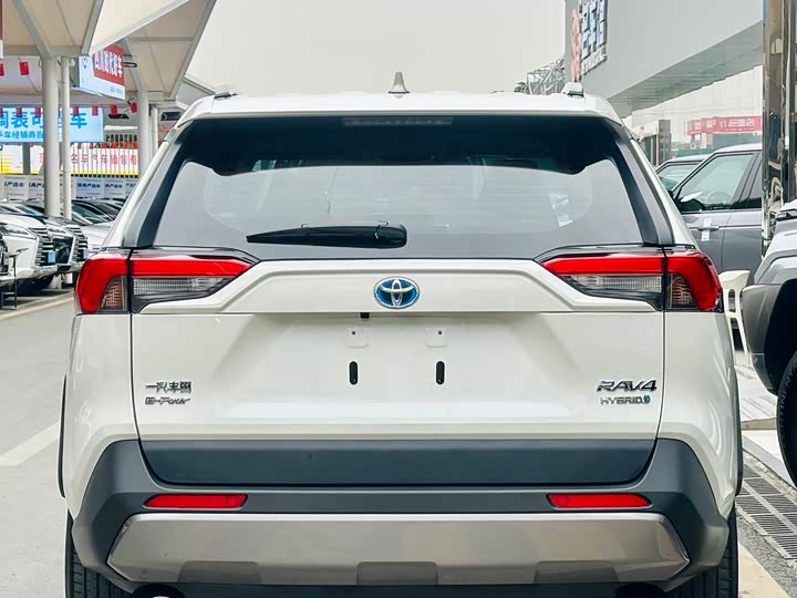 Фото 3 - Toyota RAV4