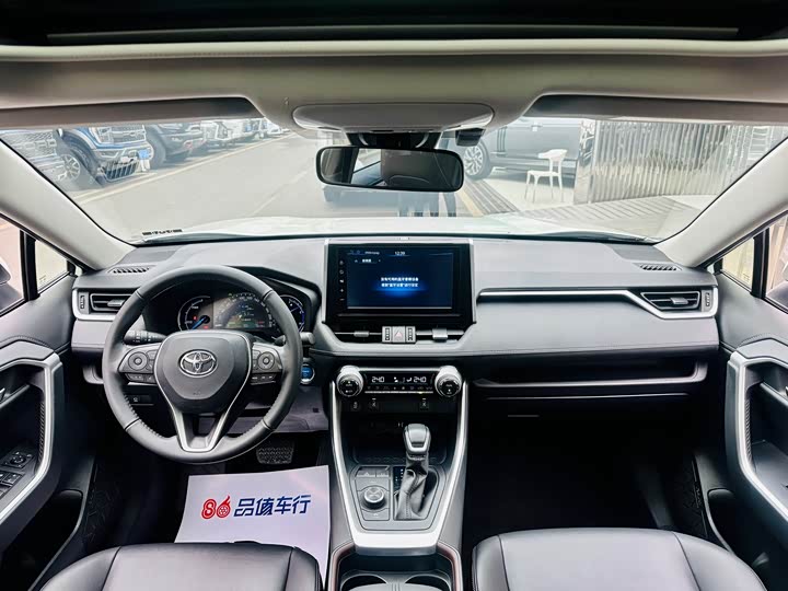 Фото 6 - Toyota RAV4