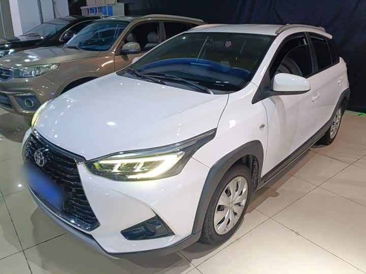 Фото 2 - Toyota Yaris L Hatchback