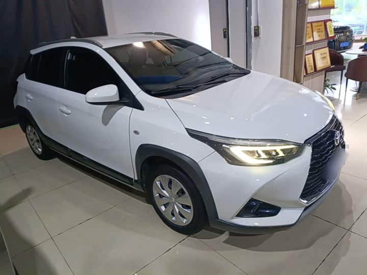 Фото 20 - Toyota Yaris L Hatchback