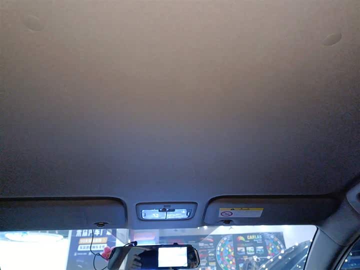 Фото 8 - Toyota Yaris L Hatchback