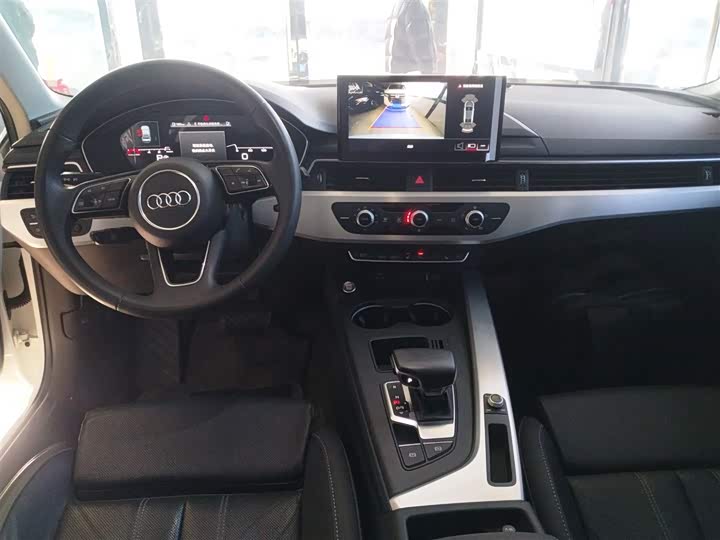 Фото 10 - Audi A4L