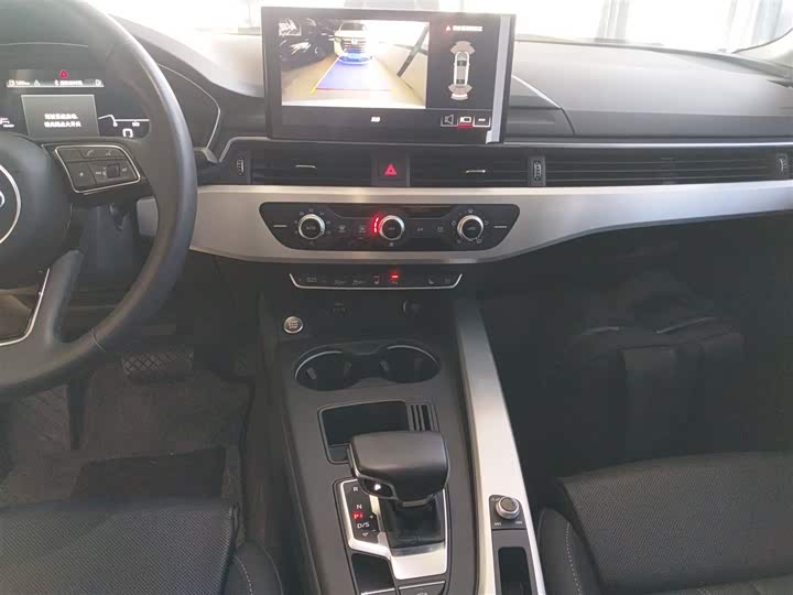 Фото 13 - Audi A4L