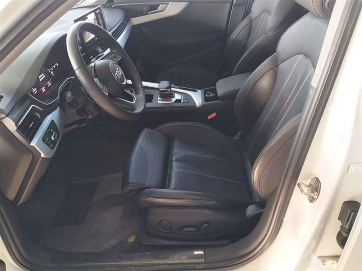 Фото 15 - Audi A4L