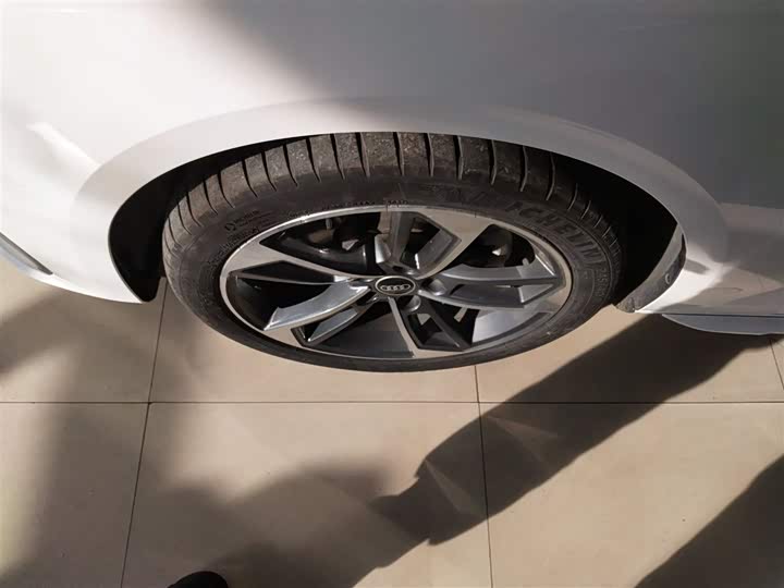 Фото 23 - Audi A4L