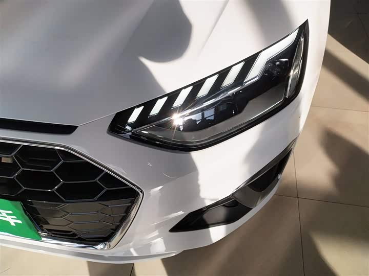 Фото 24 - Audi A4L