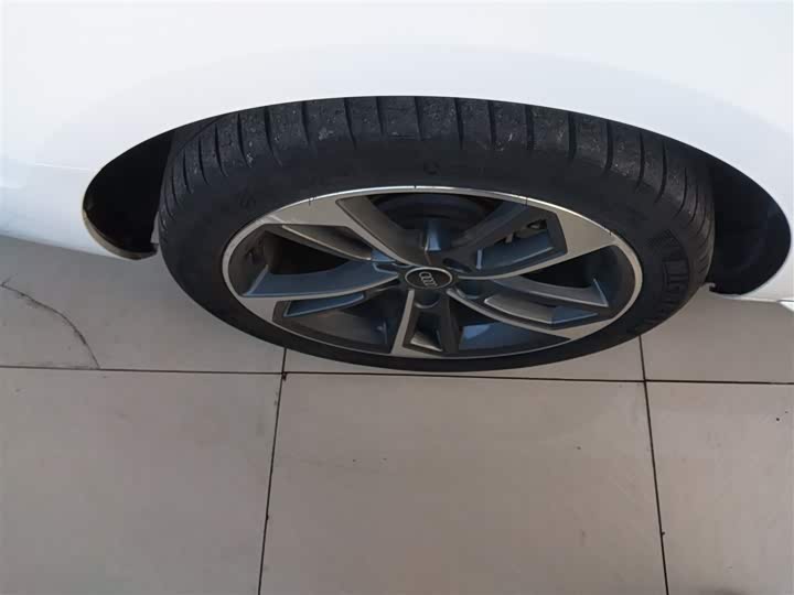 Фото 26 - Audi A4L