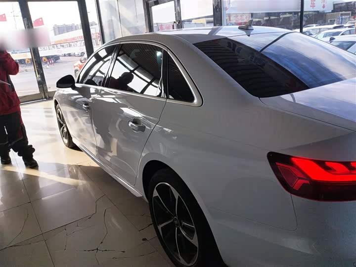 Фото 5 - Audi A4L