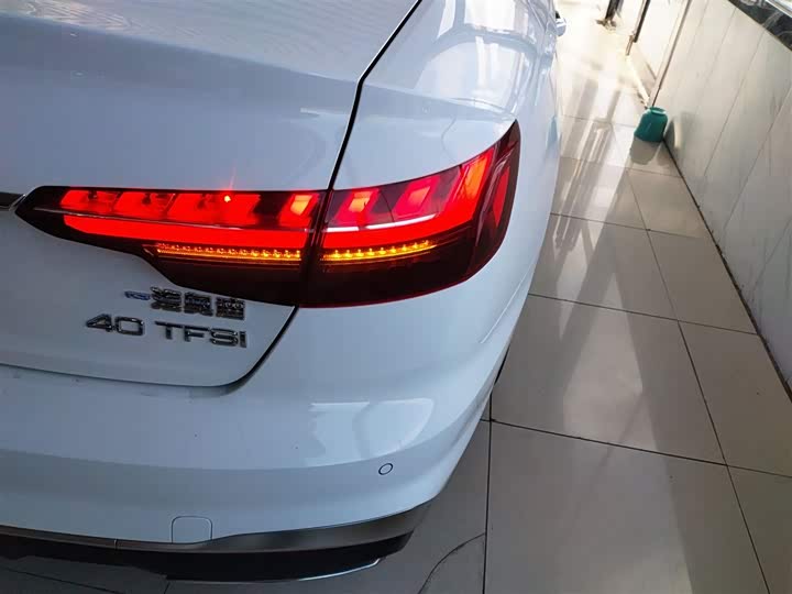 Фото 8 - Audi A4L