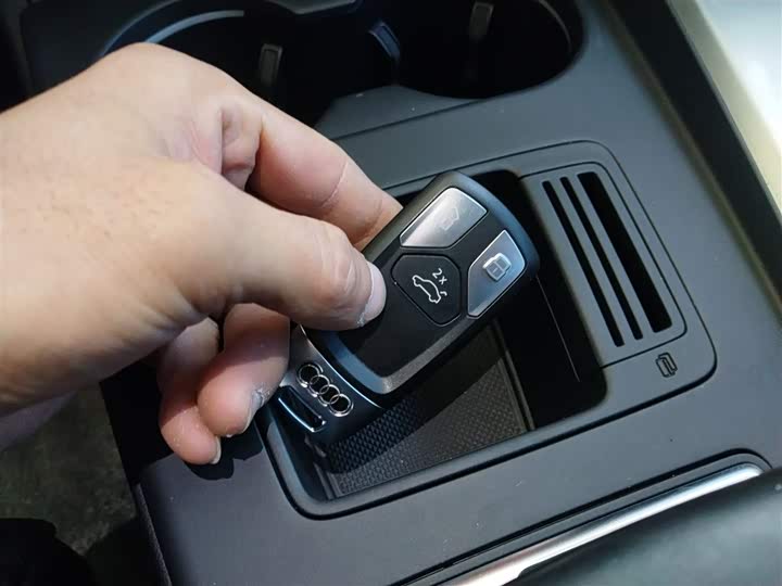 Фото 9 - Audi A4L