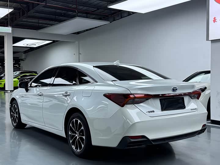 Фото 18 - Toyota Avalon