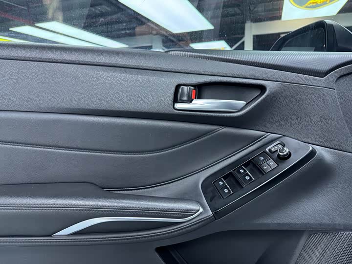 Фото 6 - Toyota Avalon