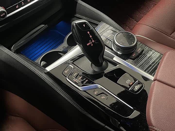 Фото 19 - BMW 5 Series Hybrid