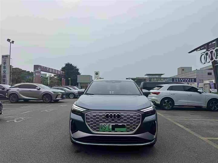 Фото 2 - Audi Q4 e-tron