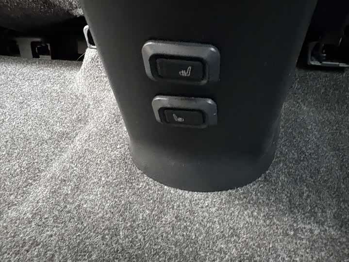 Фото 14 - Toyota Yaris L Hatchback