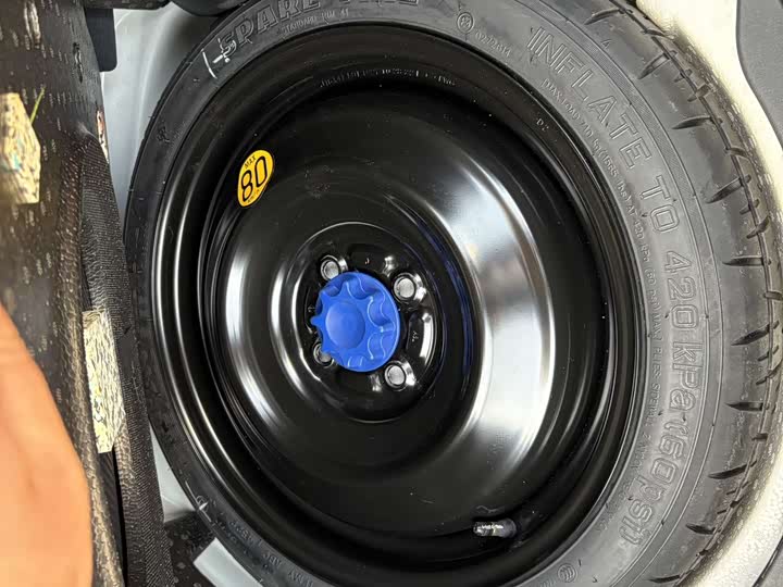 Фото 16 - Toyota Yaris L Hatchback