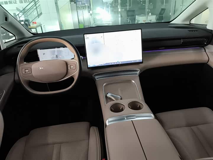 Фото 10 - XPeng X9