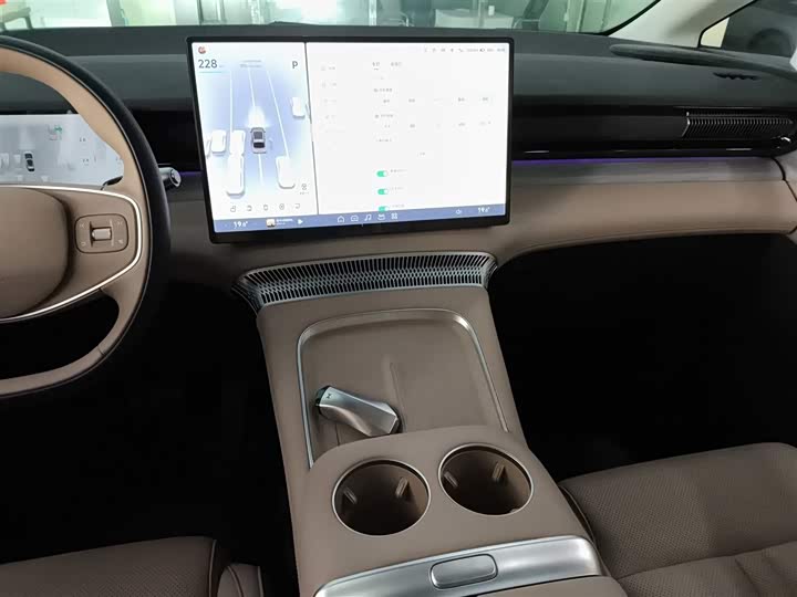 Фото 13 - XPeng X9