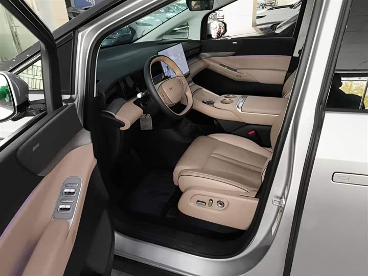 Фото 16 - XPeng X9