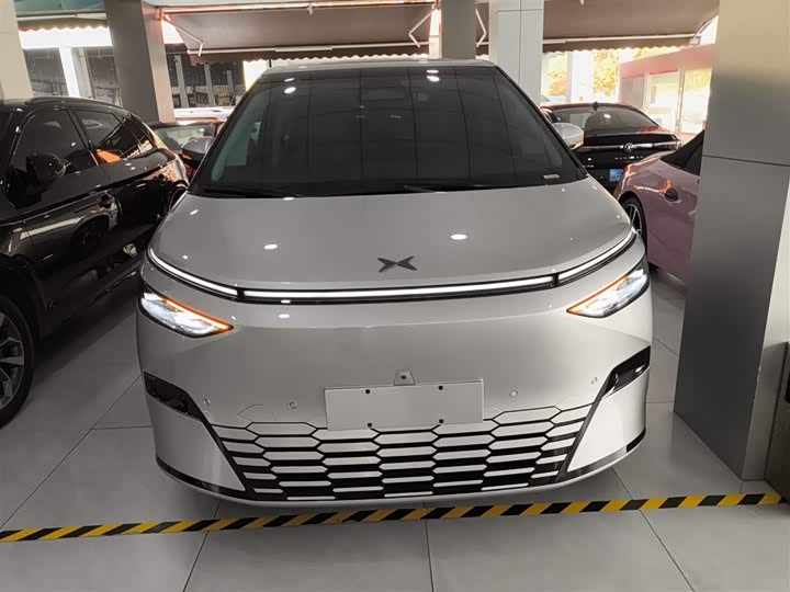 Фото 3 - XPeng X9