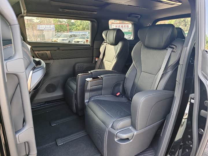 Фото 7 - Toyota Alphard