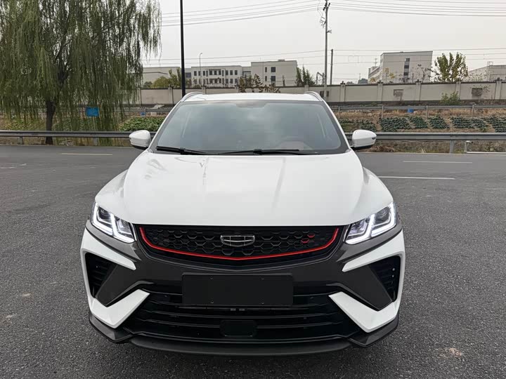 Фото 2 - Geely Coolray Hybrid