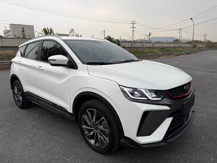 Фото 3 - Geely Coolray Hybrid