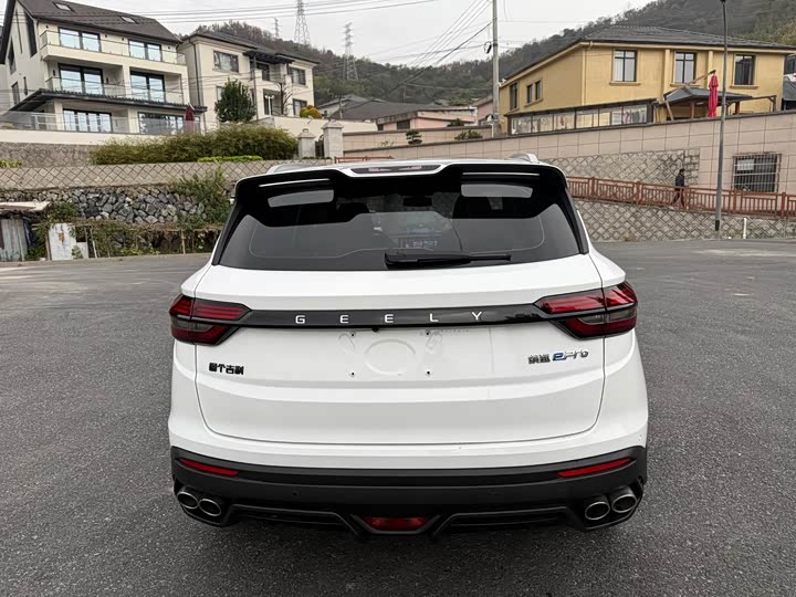 Фото 4 - Geely Coolray Hybrid