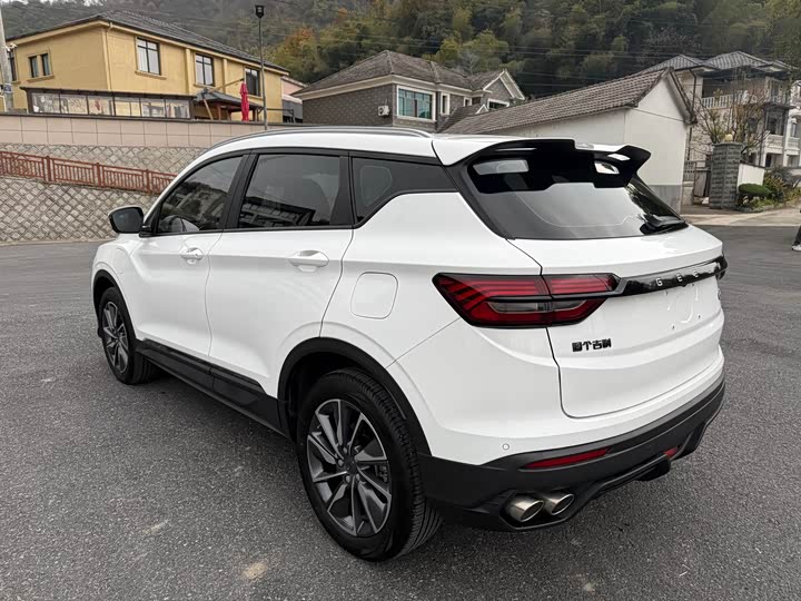 Фото 6 - Geely Coolray Hybrid