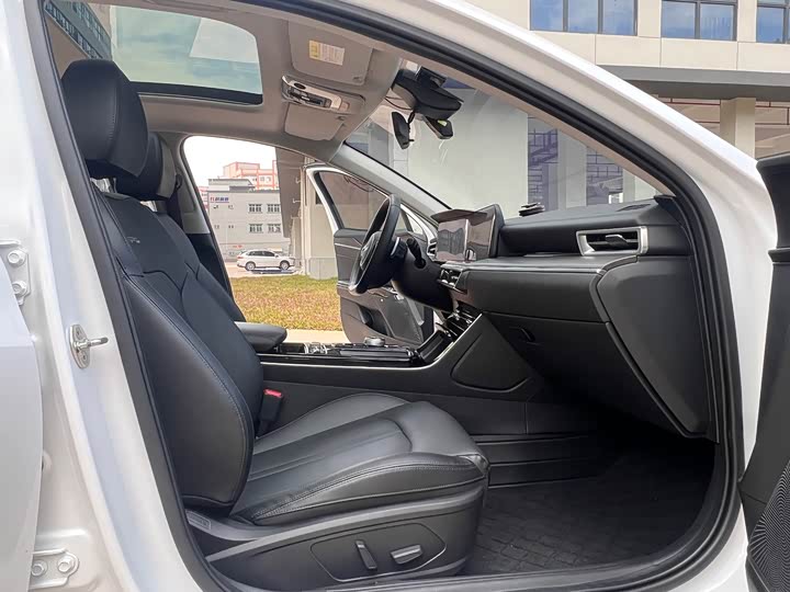 Фото 10 - Kia K5